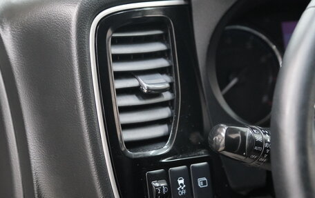 Mitsubishi Outlander III рестайлинг 3, 2014 год, 1 849 000 рублей, 10 фотография