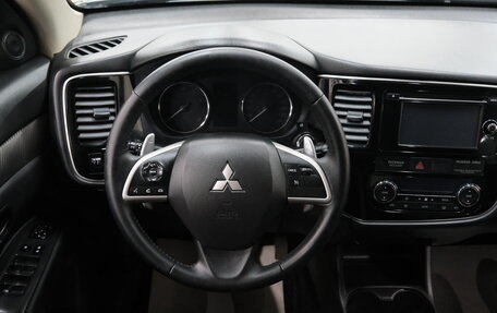 Mitsubishi Outlander III рестайлинг 3, 2014 год, 1 849 000 рублей, 13 фотография