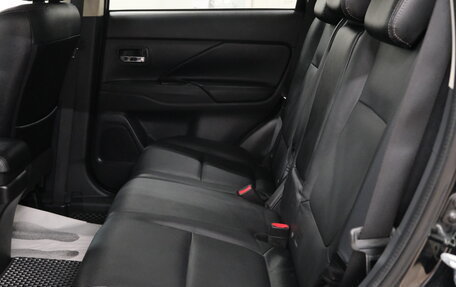 Mitsubishi Outlander III рестайлинг 3, 2014 год, 1 849 000 рублей, 23 фотография