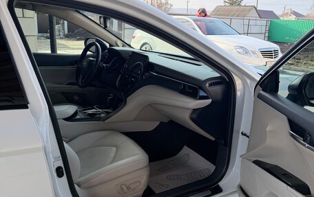 Toyota Camry, 2021 год, 3 400 000 рублей, 2 фотография