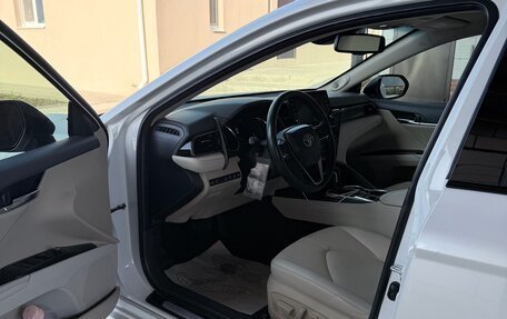 Toyota Camry, 2021 год, 3 400 000 рублей, 7 фотография