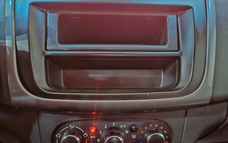 Renault Logan II, 2019 год, 769 000 рублей, 13 фотография