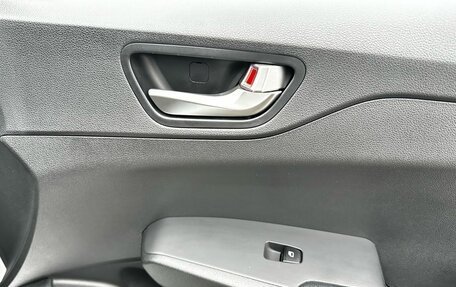 Hyundai Solaris II рестайлинг, 2021 год, 1 800 000 рублей, 21 фотография