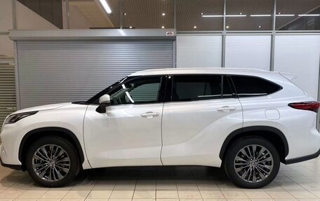 Toyota Highlander, 2025 год, 6 000 000 рублей, 3 фотография