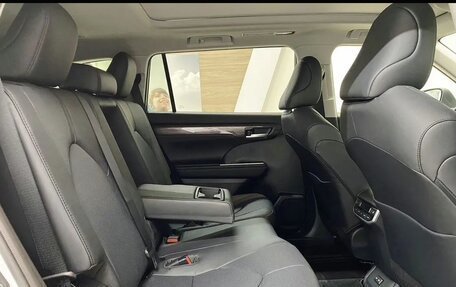 Toyota Highlander, 2025 год, 6 000 000 рублей, 10 фотография