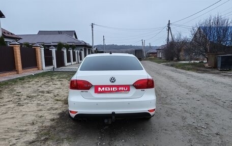 Volkswagen Jetta VI, 2013 год, 1 200 000 рублей, 2 фотография