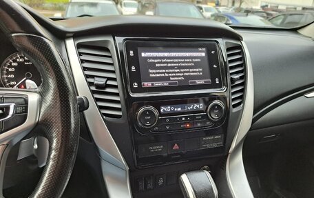 Mitsubishi Pajero Sport III рестайлинг, 2017 год, 2 350 000 рублей, 5 фотография