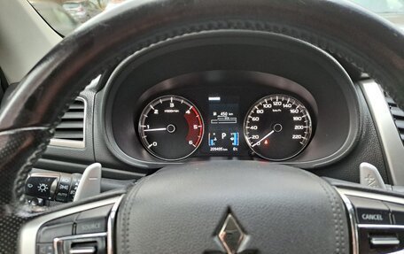 Mitsubishi Pajero Sport III рестайлинг, 2017 год, 2 350 000 рублей, 6 фотография