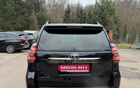 Toyota Land Cruiser Prado 150 рестайлинг 2, 2021 год, 8 000 000 рублей, 6 фотография