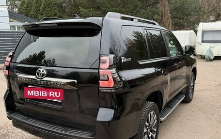 Toyota Land Cruiser Prado 150 рестайлинг 2, 2021 год, 8 000 000 рублей, 5 фотография