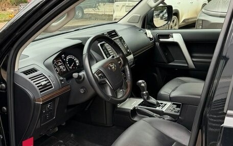 Toyota Land Cruiser Prado 150 рестайлинг 2, 2021 год, 8 000 000 рублей, 7 фотография