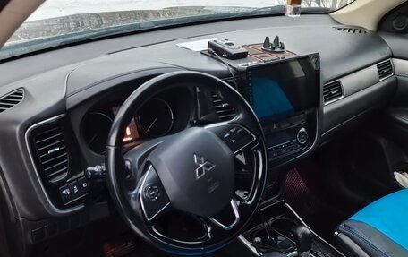 Mitsubishi Outlander III рестайлинг 3, 2017 год, 1 600 000 рублей, 2 фотография