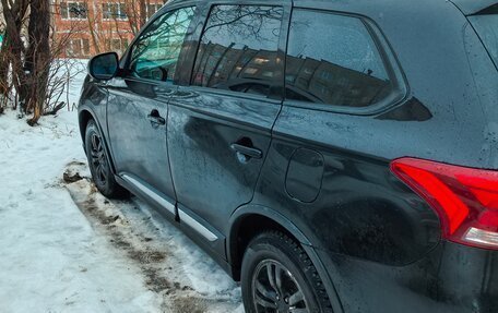 Mitsubishi Outlander III рестайлинг 3, 2017 год, 1 600 000 рублей, 6 фотография