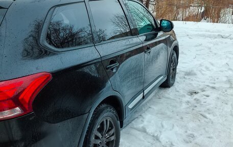 Mitsubishi Outlander III рестайлинг 3, 2017 год, 1 600 000 рублей, 7 фотография