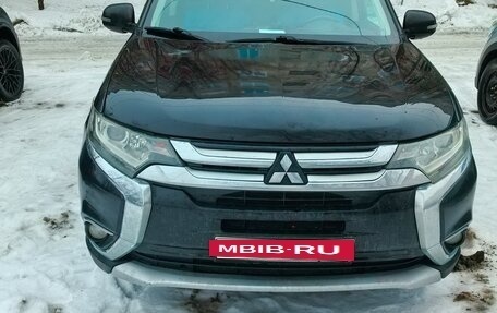 Mitsubishi Outlander III рестайлинг 3, 2017 год, 1 600 000 рублей, 8 фотография