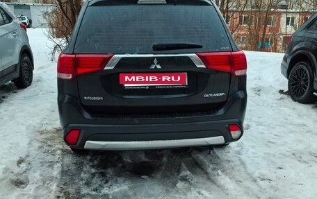 Mitsubishi Outlander III рестайлинг 3, 2017 год, 1 600 000 рублей, 5 фотография