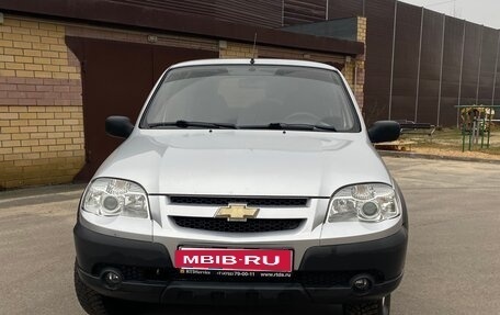 Chevrolet Niva I рестайлинг, 2010 год, 575 000 рублей, 2 фотография