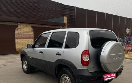 Chevrolet Niva I рестайлинг, 2010 год, 575 000 рублей, 5 фотография