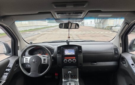 Nissan Navara (Frontier), 2010 год, 1 120 000 рублей, 12 фотография