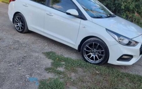 Hyundai Solaris II рестайлинг, 2018 год, 1 250 000 рублей, 1 фотография