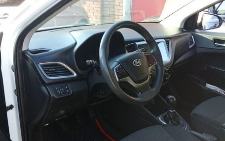 Hyundai Solaris II рестайлинг, 2018 год, 1 250 000 рублей, 9 фотография