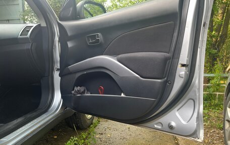 Mitsubishi Outlander III рестайлинг 3, 2007 год, 850 000 рублей, 8 фотография