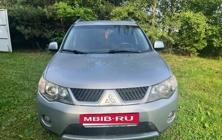Mitsubishi Outlander III рестайлинг 3, 2007 год, 850 000 рублей, 16 фотография