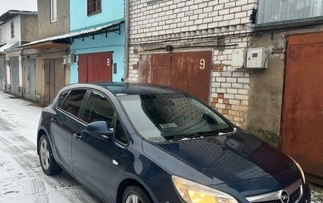 Opel Astra J, 2011 год, 650 000 рублей, 2 фотография