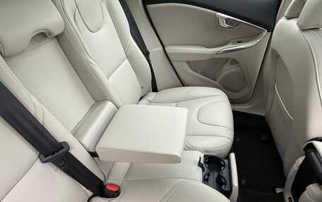 Volvo V40 II рестайлинг, 2020 год, 1 080 000 рублей, 14 фотография