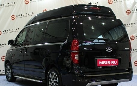 Hyundai Grand Starex Grand Starex I рестайлинг 2, 2018 год, 5 199 000 рублей, 2 фотография