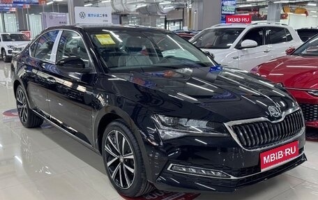 Skoda Superb III рестайлинг, 2024 год, 2 420 000 рублей, 1 фотография