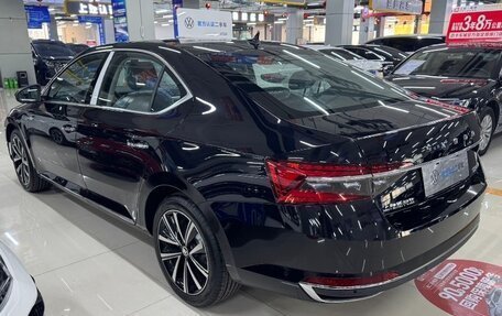 Skoda Superb III рестайлинг, 2024 год, 2 420 000 рублей, 3 фотография