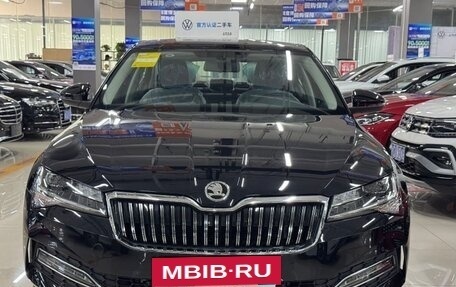 Skoda Superb III рестайлинг, 2024 год, 2 420 000 рублей, 2 фотография