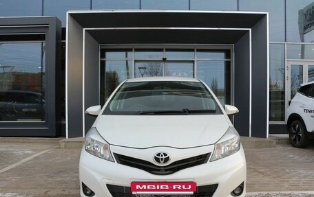 Toyota Vitz, 2013 год, 690 000 рублей, 2 фотография