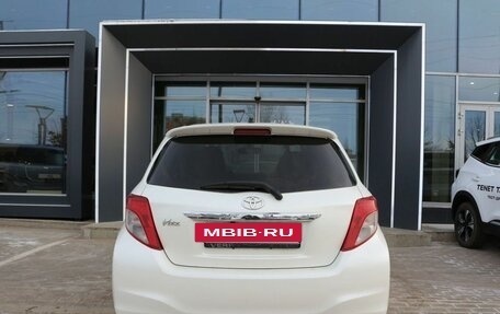 Toyota Vitz, 2013 год, 690 000 рублей, 5 фотография