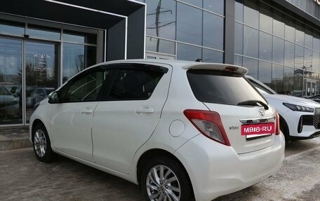 Toyota Vitz, 2013 год, 690 000 рублей, 4 фотография