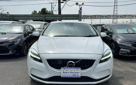 Volvo V40 II рестайлинг, 2018 год, 1 180 000 рублей, 2 фотография