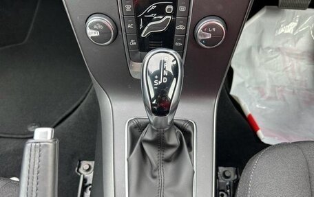 Volvo V40 II рестайлинг, 2018 год, 1 180 000 рублей, 12 фотография