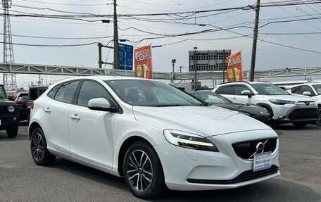 Volvo V40 II рестайлинг, 2018 год, 1 180 000 рублей, 3 фотография