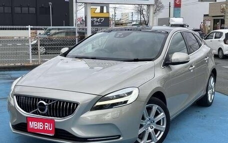 Volvo V40 II рестайлинг, 2019 год, 1 310 000 рублей, 1 фотография