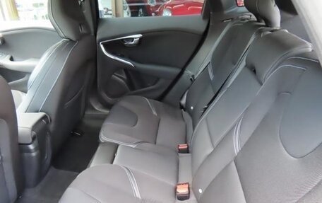 Volvo V40 II рестайлинг, 2016 год, 1 160 000 рублей, 14 фотография