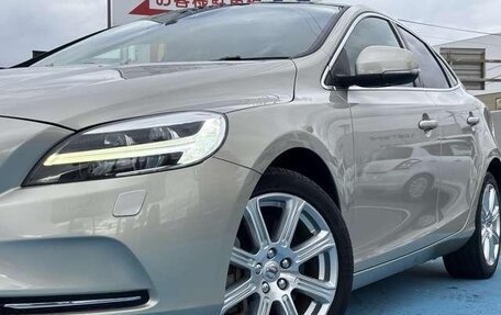 Volvo V40 II рестайлинг, 2019 год, 1 310 000 рублей, 10 фотография