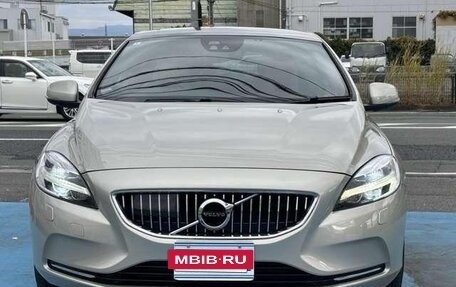 Volvo V40 II рестайлинг, 2019 год, 1 310 000 рублей, 2 фотография