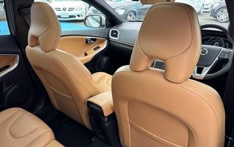 Volvo V40 II рестайлинг, 2019 год, 1 310 000 рублей, 24 фотография