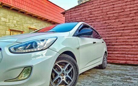 Hyundai Solaris II рестайлинг, 2013 год, 1 000 000 рублей, 6 фотография