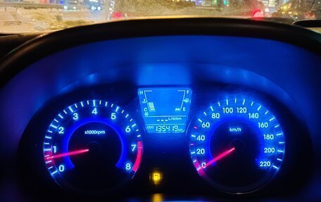 Hyundai Solaris II рестайлинг, 2013 год, 1 000 000 рублей, 14 фотография