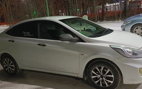 Hyundai Solaris II рестайлинг, 2013 год, 1 000 000 рублей, 12 фотография
