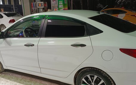 Hyundai Solaris II рестайлинг, 2013 год, 1 000 000 рублей, 10 фотография