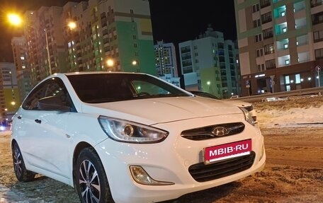Hyundai Solaris II рестайлинг, 2013 год, 1 000 000 рублей, 4 фотография