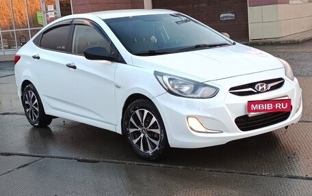 Hyundai Solaris II рестайлинг, 2013 год, 1 000 000 рублей, 8 фотография